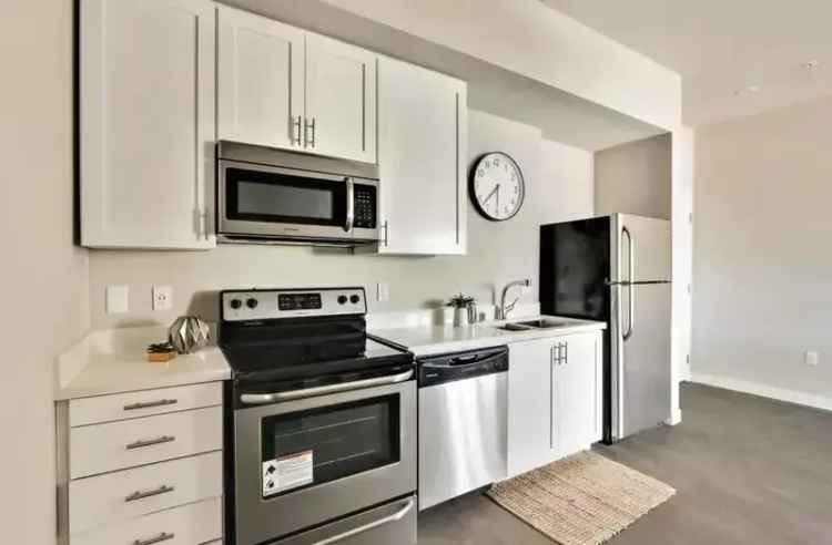 Rent Apartments at The Hive on Ellendale in Los Angeles with Modern Features