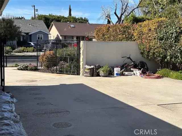 House For Sale in 6914, Andasol Avenue, Los Angeles, California