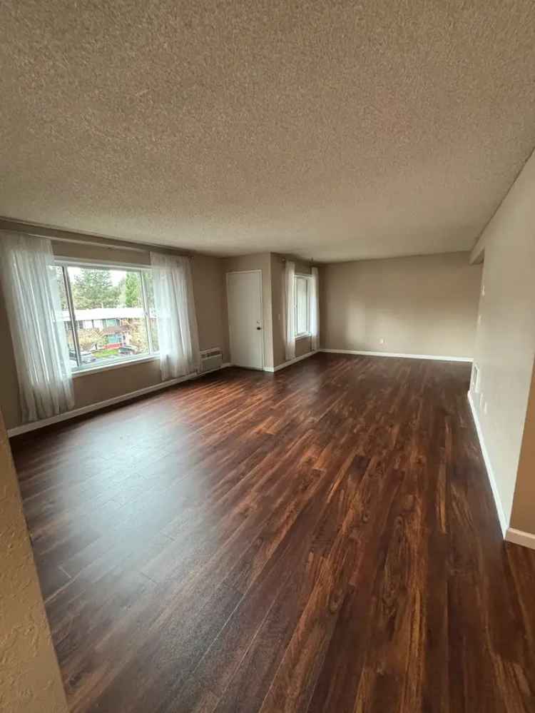 Spacious 2 Bedroom Condo for Rent with Modern Kitchen Near Transit