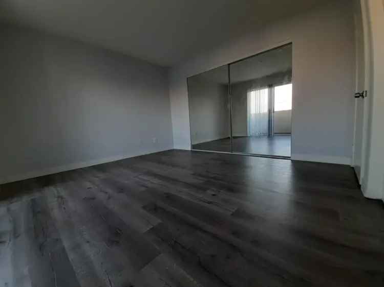 Rent Spacious Luxury Apartment with Stunning Hollywood Views