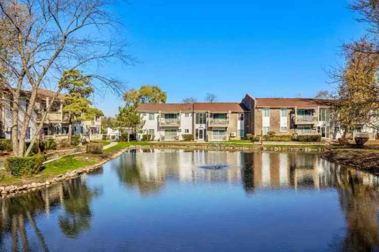 Rent Apartments with Lake View and Resort Style Amenities