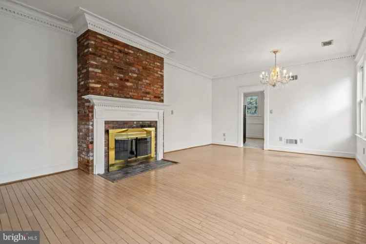 House For Sale in 916, East Capitol Street Northeast, Washington, District of Columbia