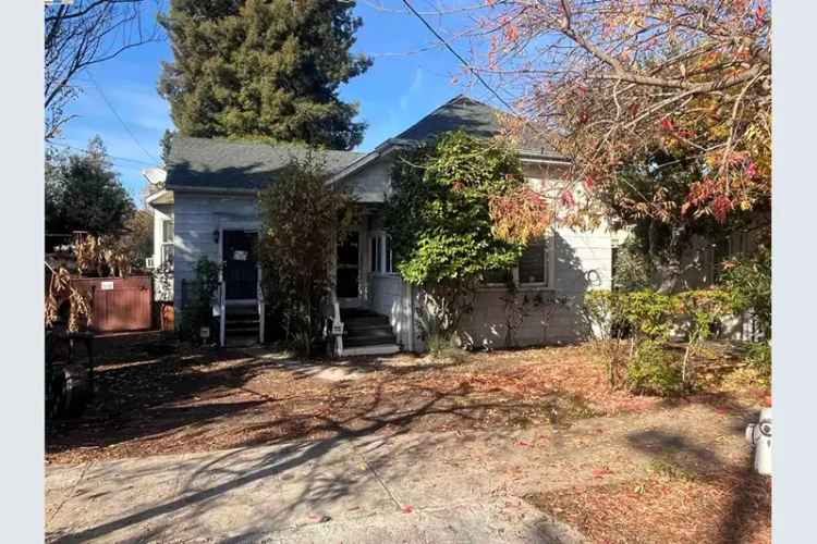 Investment opportunity duplex in Lower Diamond neighborhood with potential