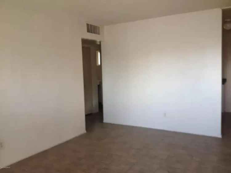 Rent Apartment in Phoenix with New Appliances and Fenced Patio