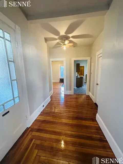 Rent Apartment Unit in Newly Renovated 3 Bedroom Near Landmarks