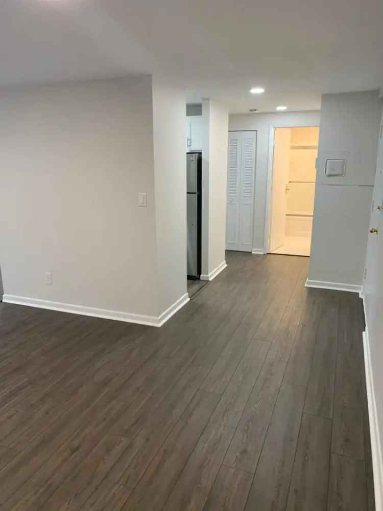 Rent Apartments Near Forest Park with No Security Deposit