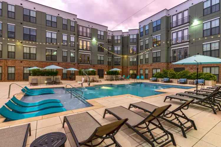 Rent Apartments in Chattanooga with High-End Features and Outdoor Lounge