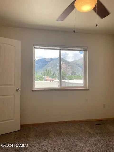 Luxury rent condo in Flagstaff with 4 bedrooms and 4 baths near NAU