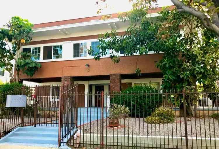 House For Sale in 1545, 4th Avenue, Los Angeles, California