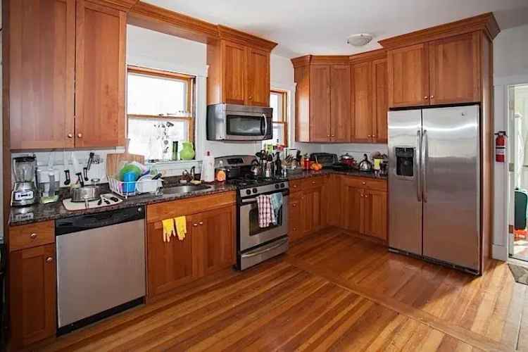 Rent Massive Six Bed Duplex Apartment in Somerville with Modern Features