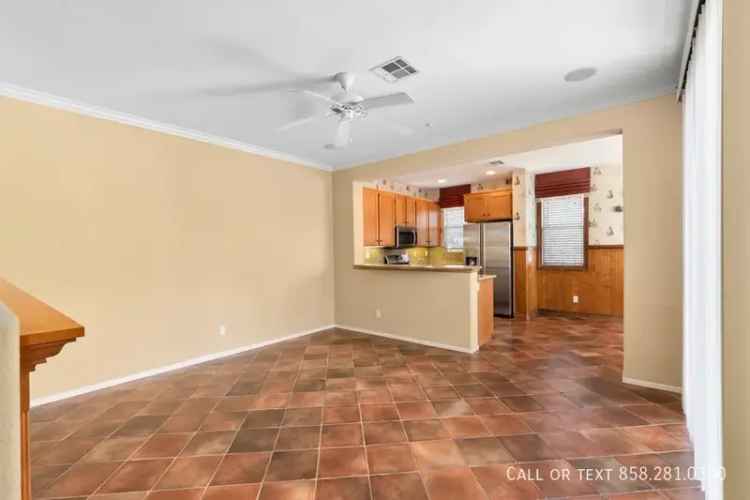 Rent Townhouse in San Elijo Hills with Spacious Kitchen and Balcony