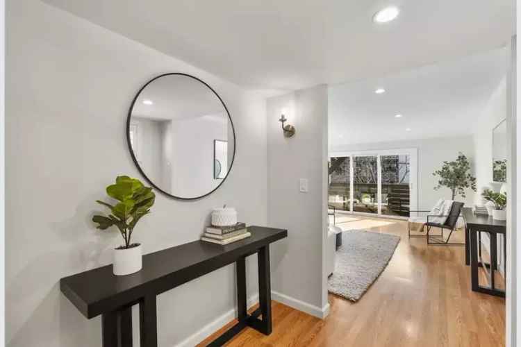 Buy condo in downtown Menlo Park with 3 bedrooms and modern features