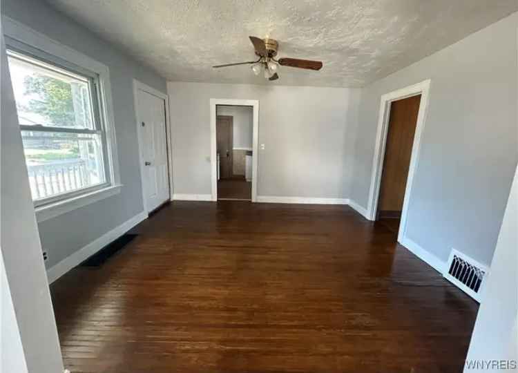 Rent 3 Bedroom Home near Shopping and Dining