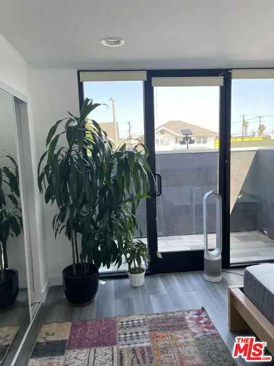 House For Sale in 1245, Crenshaw Boulevard, Los Angeles, California