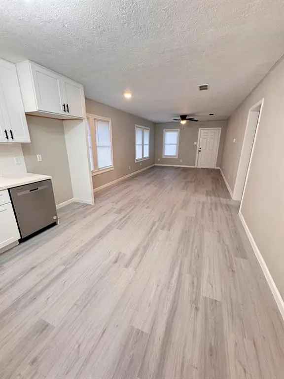 Buy House in Baytown with Spacious Layout and Nearby Amenities