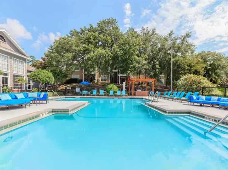 Rent Apartments at Jackson Square with Resort Style Amenities in Tallahassee