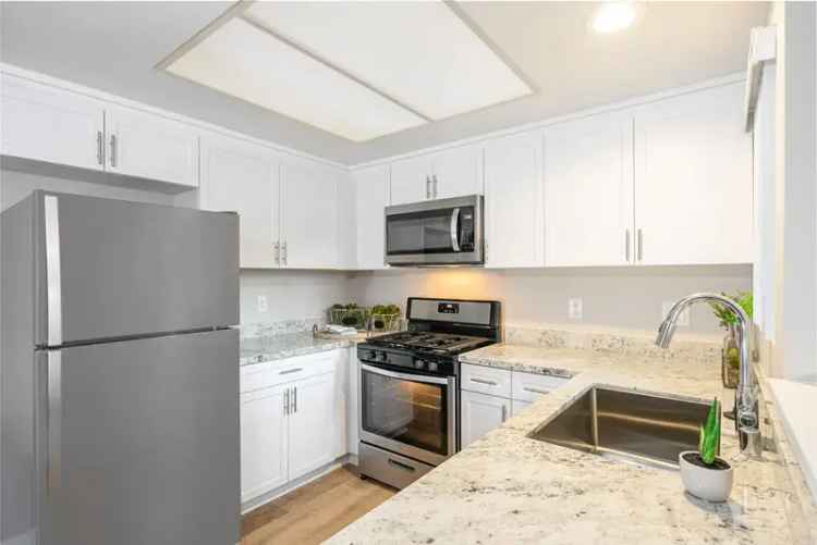 Rent Apartments at The Galleria in Fountain Valley with Modern Features