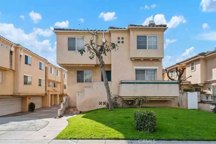 Buy Townhome in Arcadia with Modern Features and Prime Location