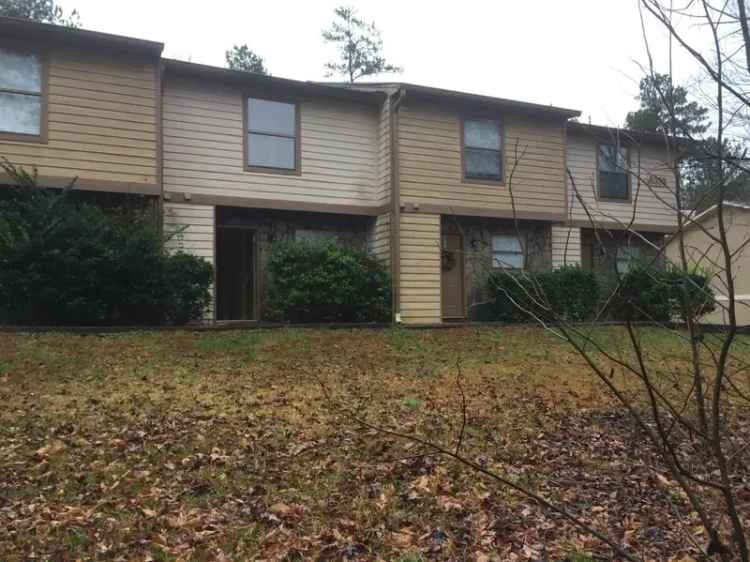 Townhouse for Rent in Peachtree Corners with Beautiful Features