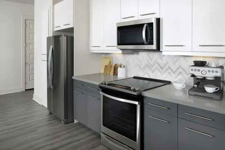 Rent Trendy Apartments in River North with Modern Finishes and Great Amenities