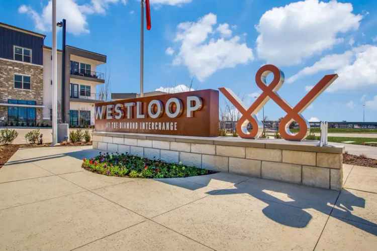 Rent Luxury Apartments in Westloop with Stunning Amenities and Views