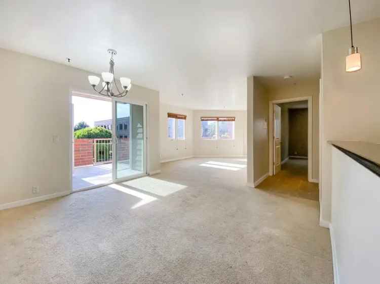 Rent Luxury Condo in Emeryville with Large Patio and Modern Amenities