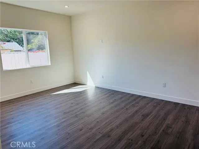 House For Sale in 14557, Lyle Street, Los Angeles, California