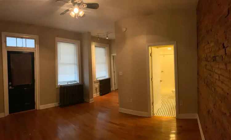 Rent Urban Apartment Unit in Lancaster City with Great Amenities