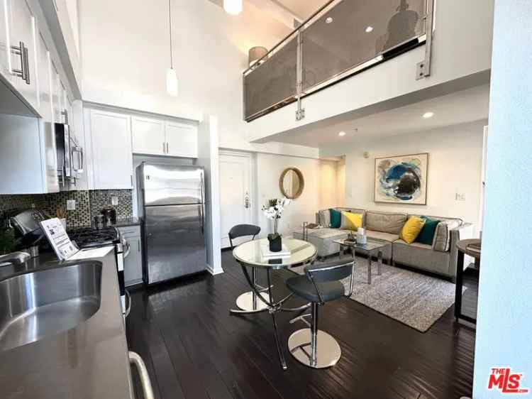 House For Sale in 7320, Hawthorn Avenue, Los Angeles, California