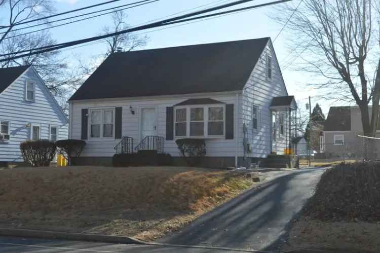 Rent Modern Cape Cod Home with 4 Bedrooms Near TCNJ and Highways