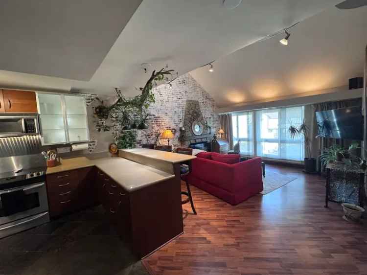 Rent Condo in Allied Gardens with 2 Bedrooms and 2 Baths