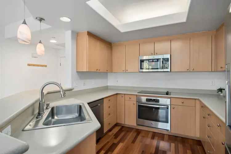 Luxury condo for rent in Downtown San Jose with 2 beds and 2 baths