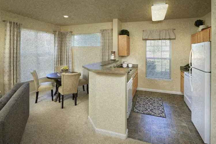 Rent Apartment in Madison Park with Balconies and Convenient Amenities