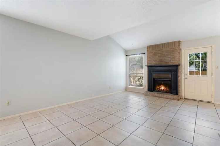 Buy Duplex in Austin with Income Potential and Nice Amenities