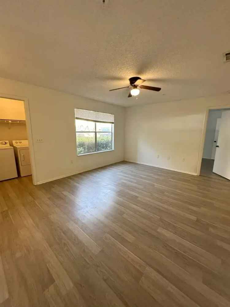 Rent 2 Bedroom Condo in The Landings Condominium Near Altamonte Mall