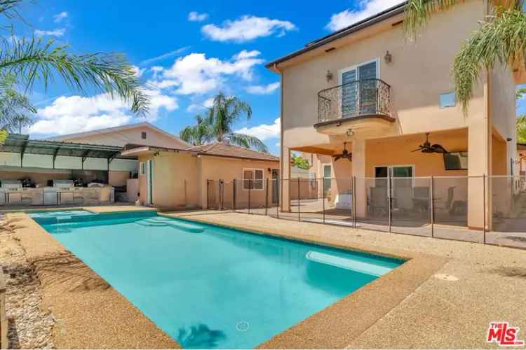 Buy House in North Hollywood with Solar Pool and Gourmet Kitchen