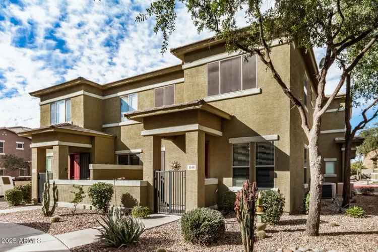 Rent a Townhome in Arizona with Modern Kitchen and Resort Amenities