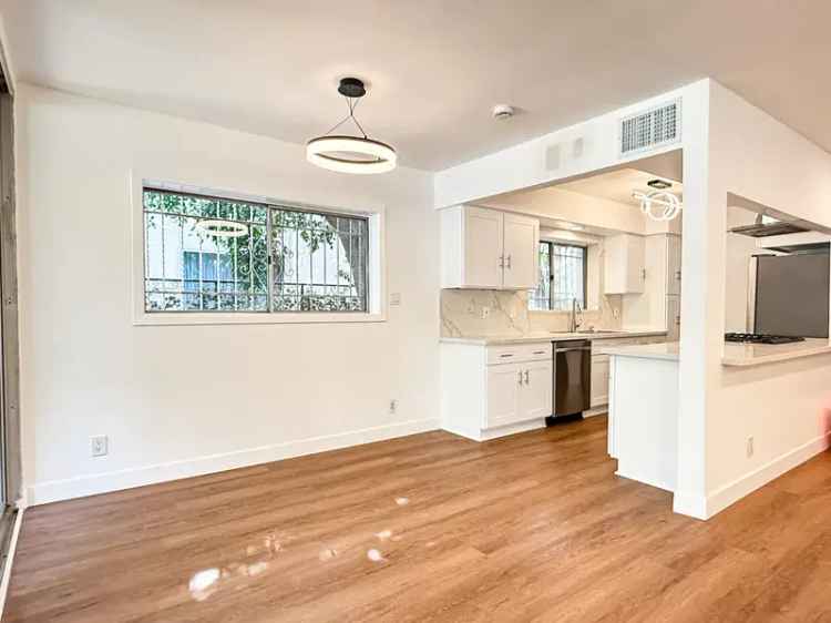 Rent 3 Bedroom Apartment in Beverly Hills with Modern Amenities