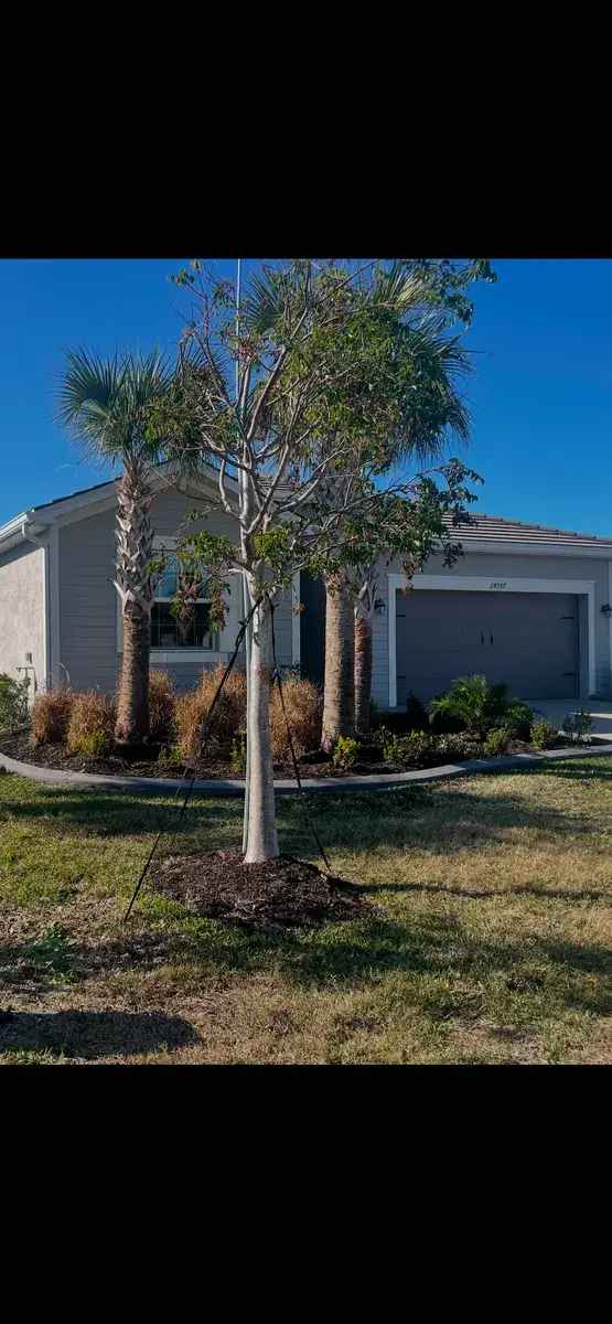 Rent Waterfront Home in Port Charlotte with 4 Bedrooms and 3 Baths