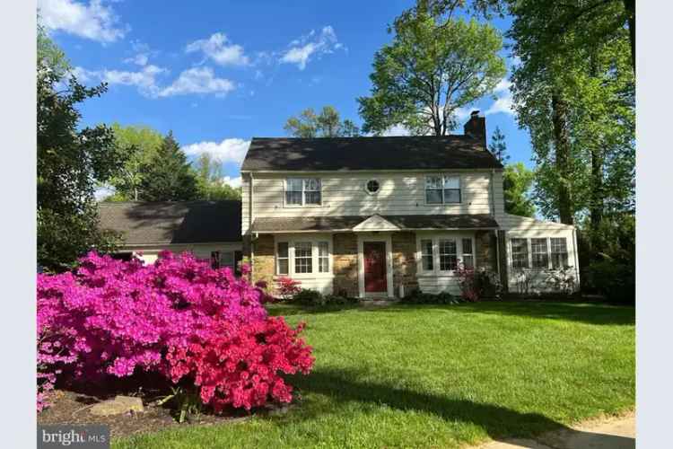 Buy Colonial Home in Newark with 4 Bedrooms and Modern Amenities