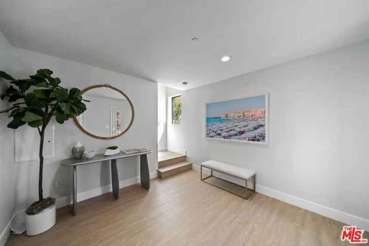 Co-op For Sale in 1624, North Normandie Avenue, Los Angeles, California