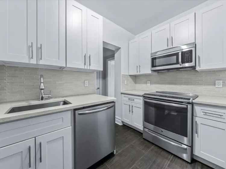 Rent Charming 1 Bedroom Apartment in Prime Location with Modern Comfort