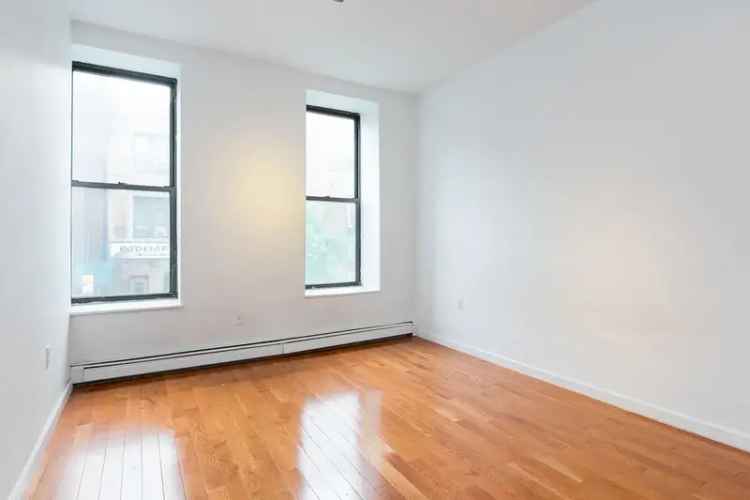 Rent Renovated Apartment Unit 3 Bedrooms on Bedford Avenue with Modern Features