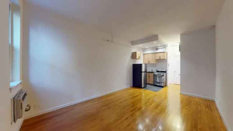 Rent Apartment Unit in Upper East Side with Private Backyard