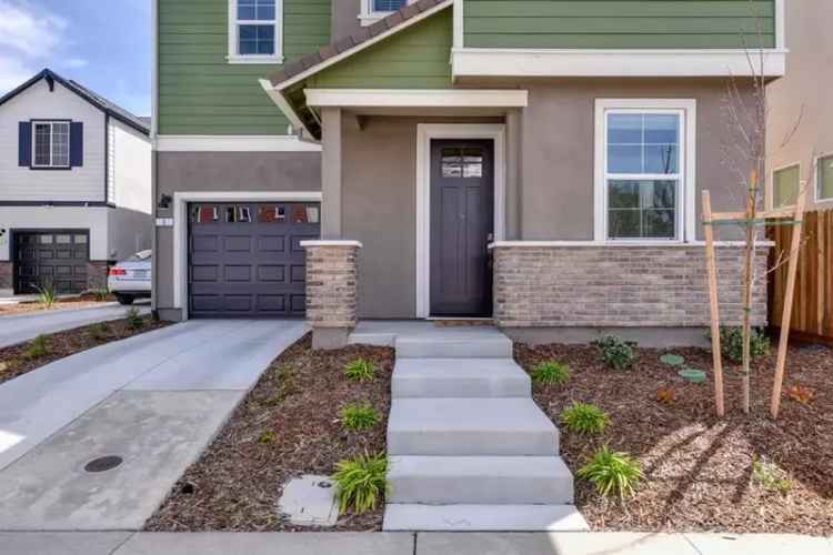 Buy 3 Bedroom House in Sacramento with Modern Amenities and SMART Features