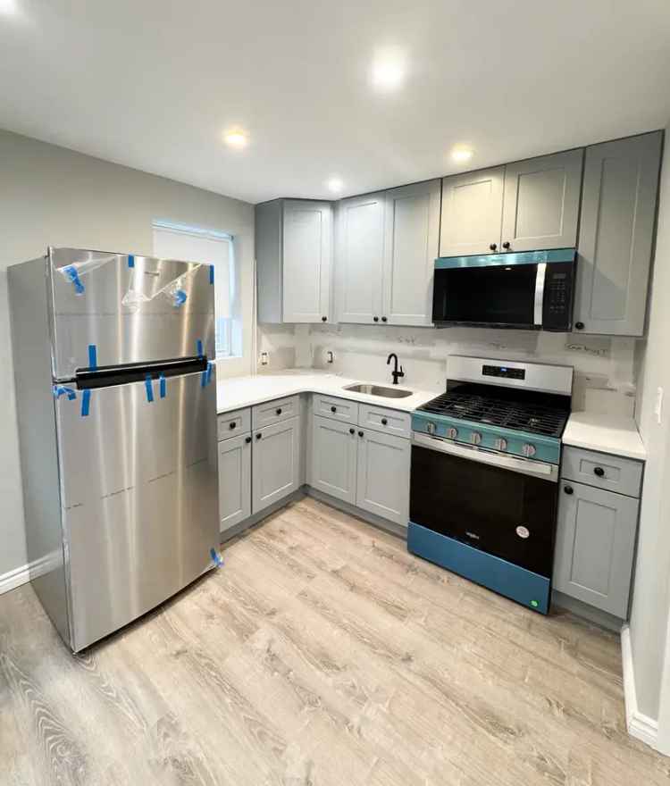 Rent Apartment Unit in Astoria with 1 Bedroom and Office Features