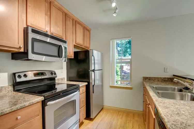 Rent Apartments in Kirkland WA with Amenities like Pool and Gym