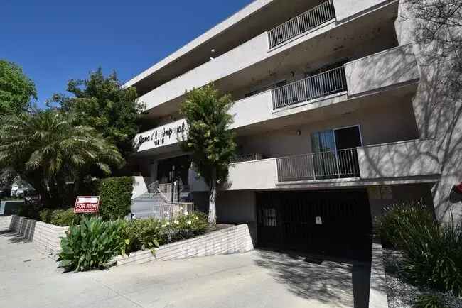 Rent Apartment at 11255 Camarillo Street with Great Features