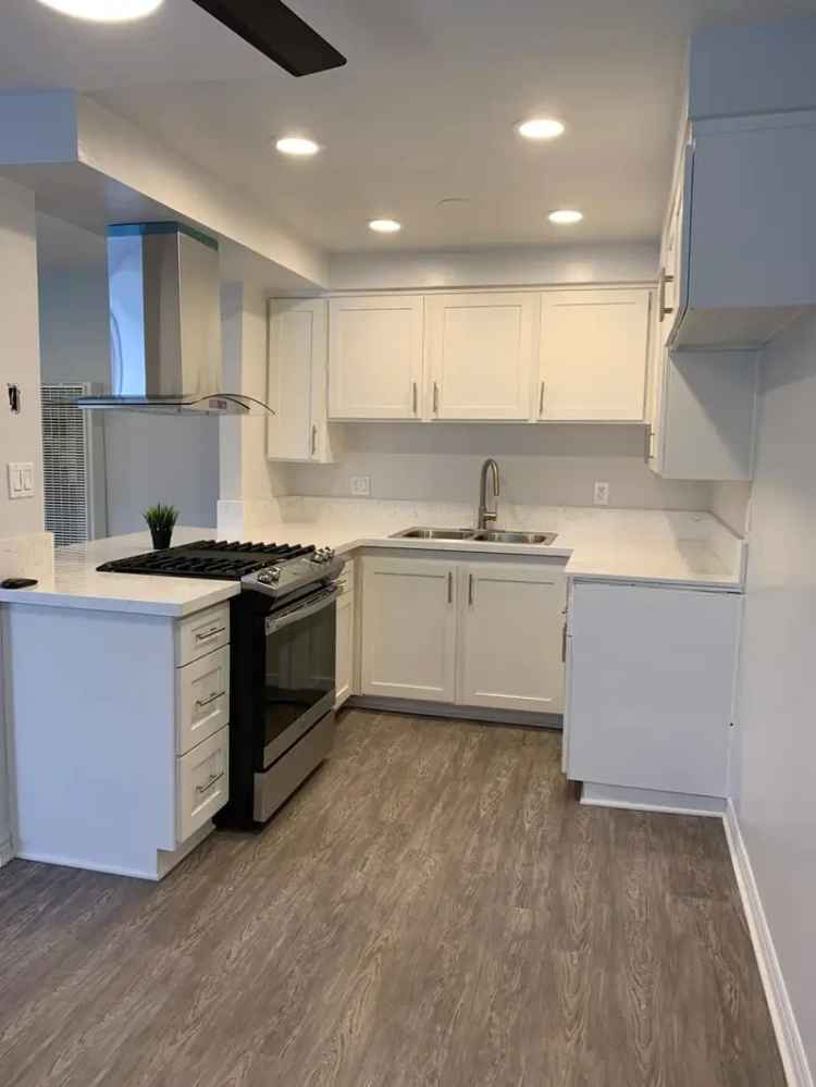 Rent Modern Apartments in Stonehill Complex Near Uptown Whittier