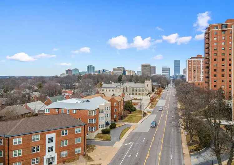 Rent 2 Bedroom 1 Bath Condo in Clayton with Modern Features